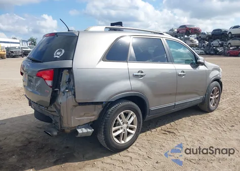 2015 Kia Sorento Lx z USA, uszkodzony, nr VIN 5XYKT3A64FG657620